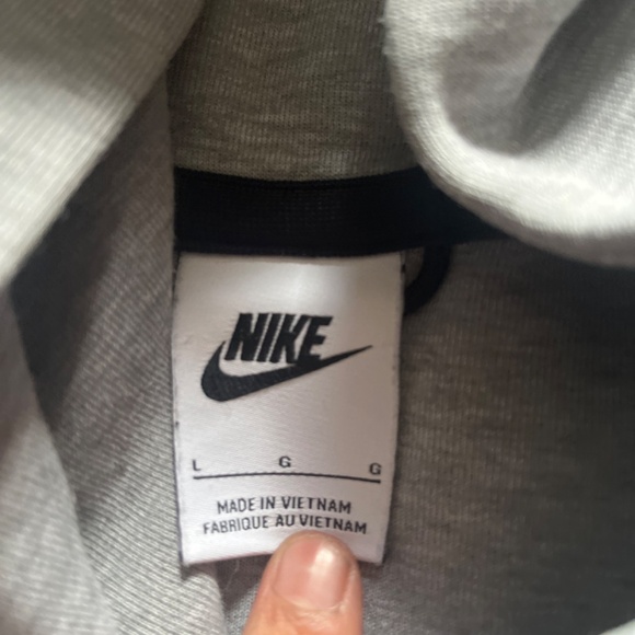 Nike tech - Picture 3 of 3